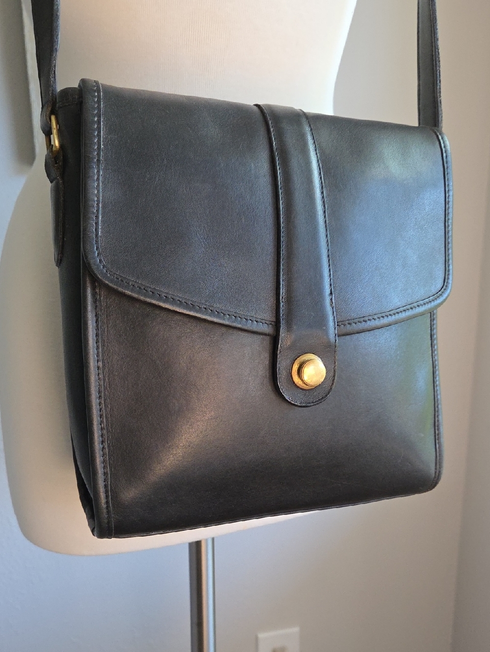 COACH Black Scout Vintage Leather Crossbody Bag 1980s - Picture 2 of 16